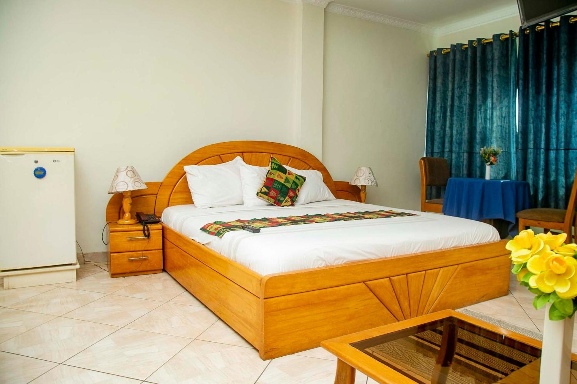 Brookvale Hotel Weija 外观 照片