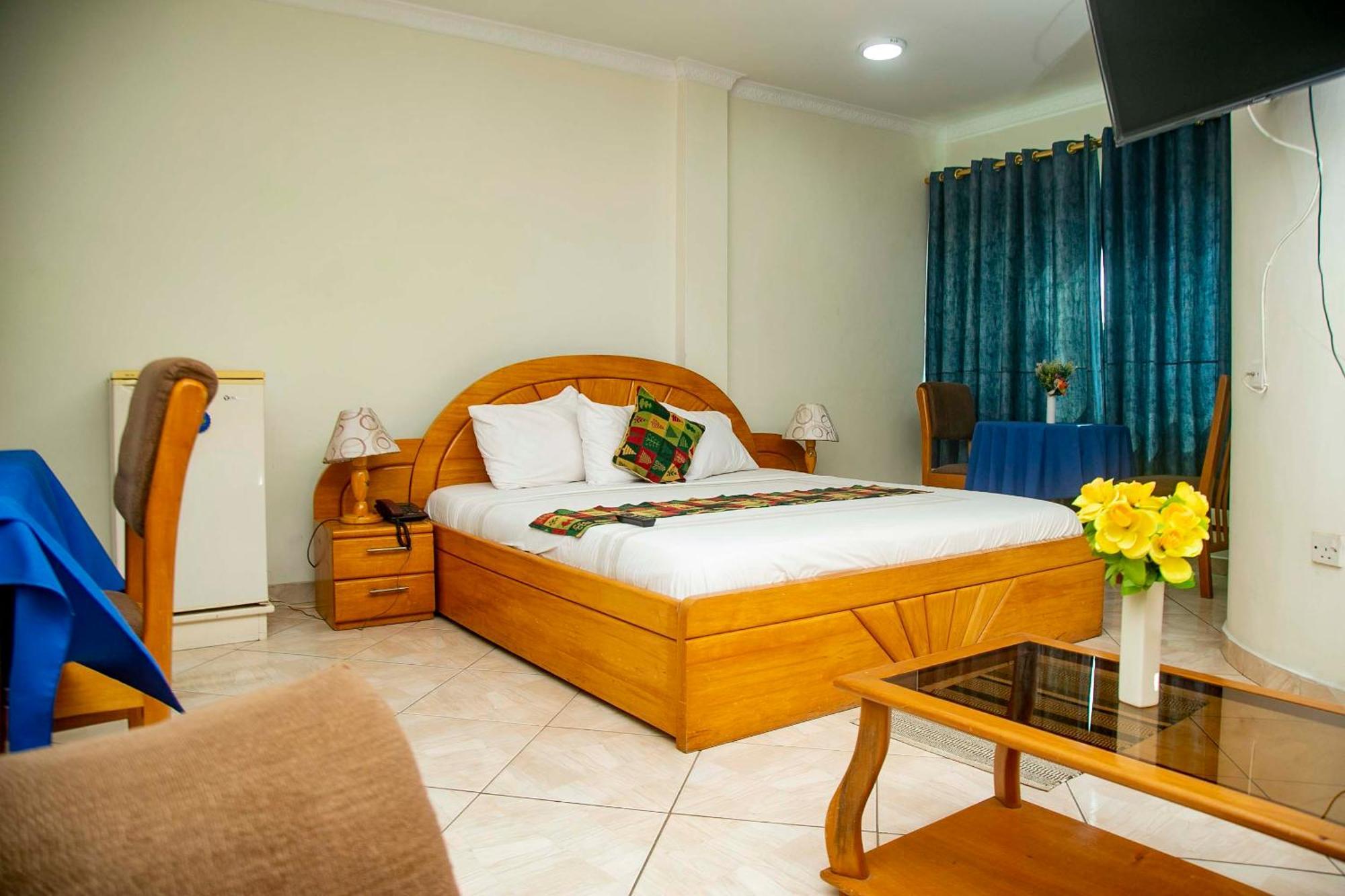 Brookvale Hotel Weija 外观 照片