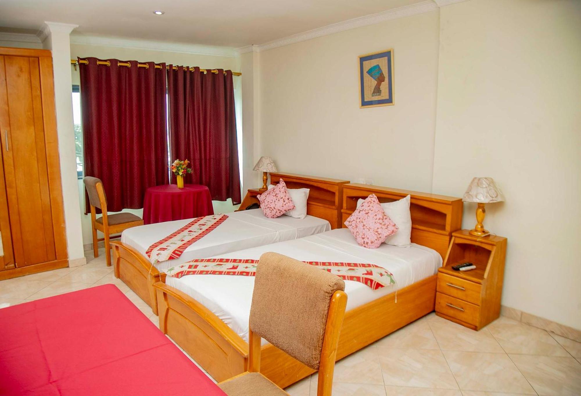 Brookvale Hotel Weija 外观 照片
