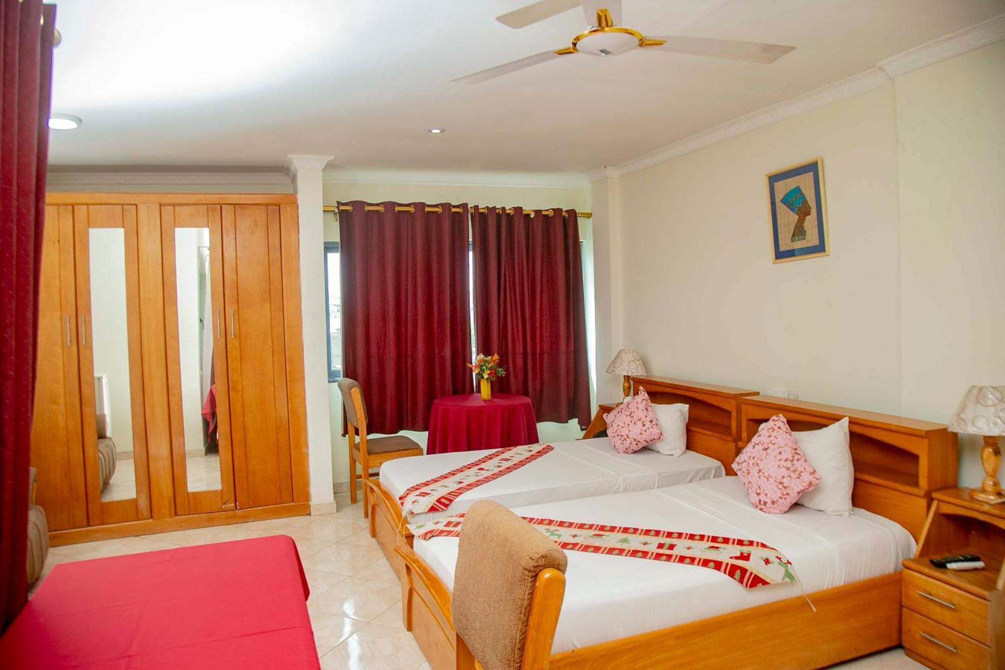 Brookvale Hotel Weija 外观 照片