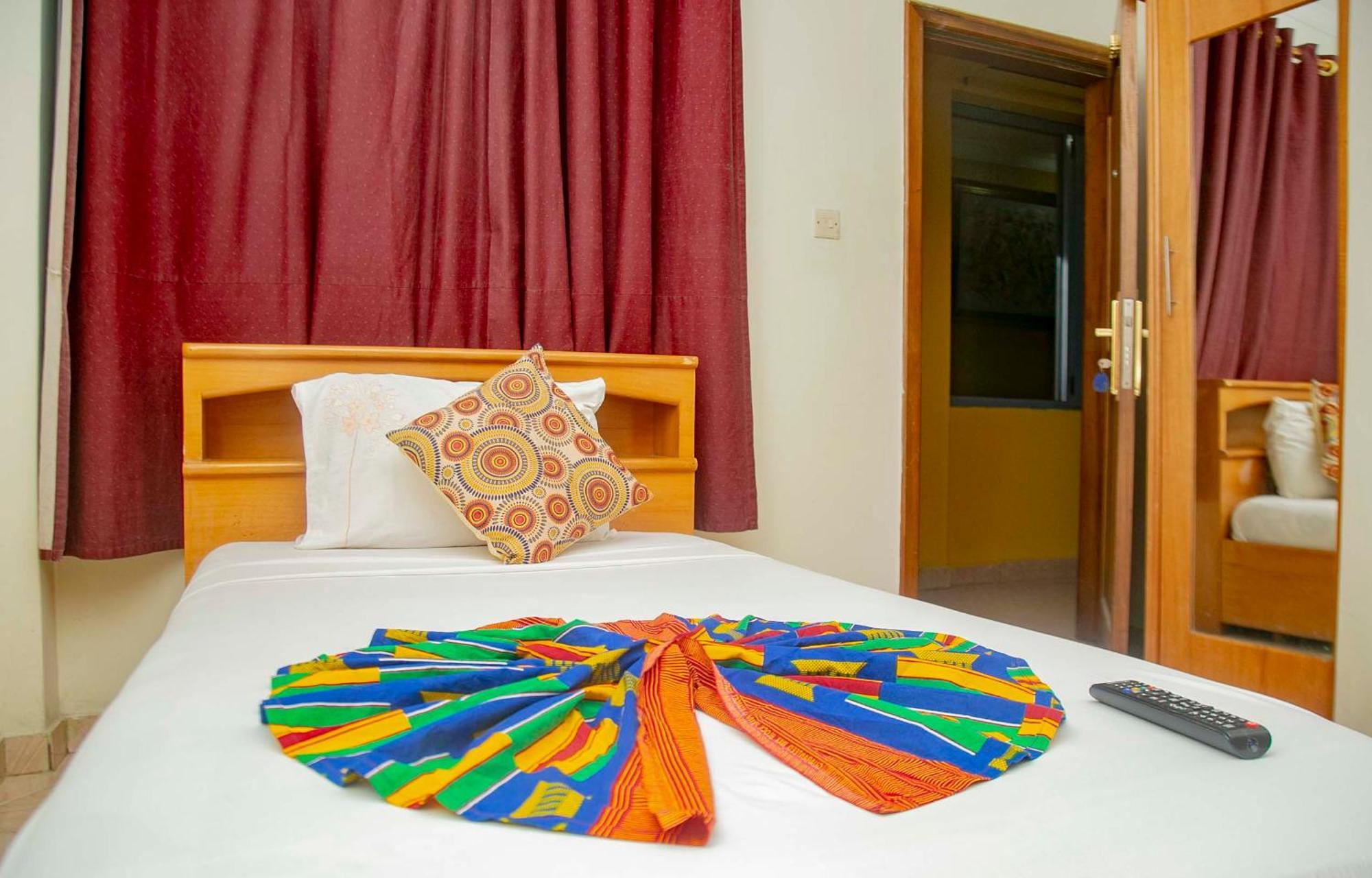 Brookvale Hotel Weija 外观 照片