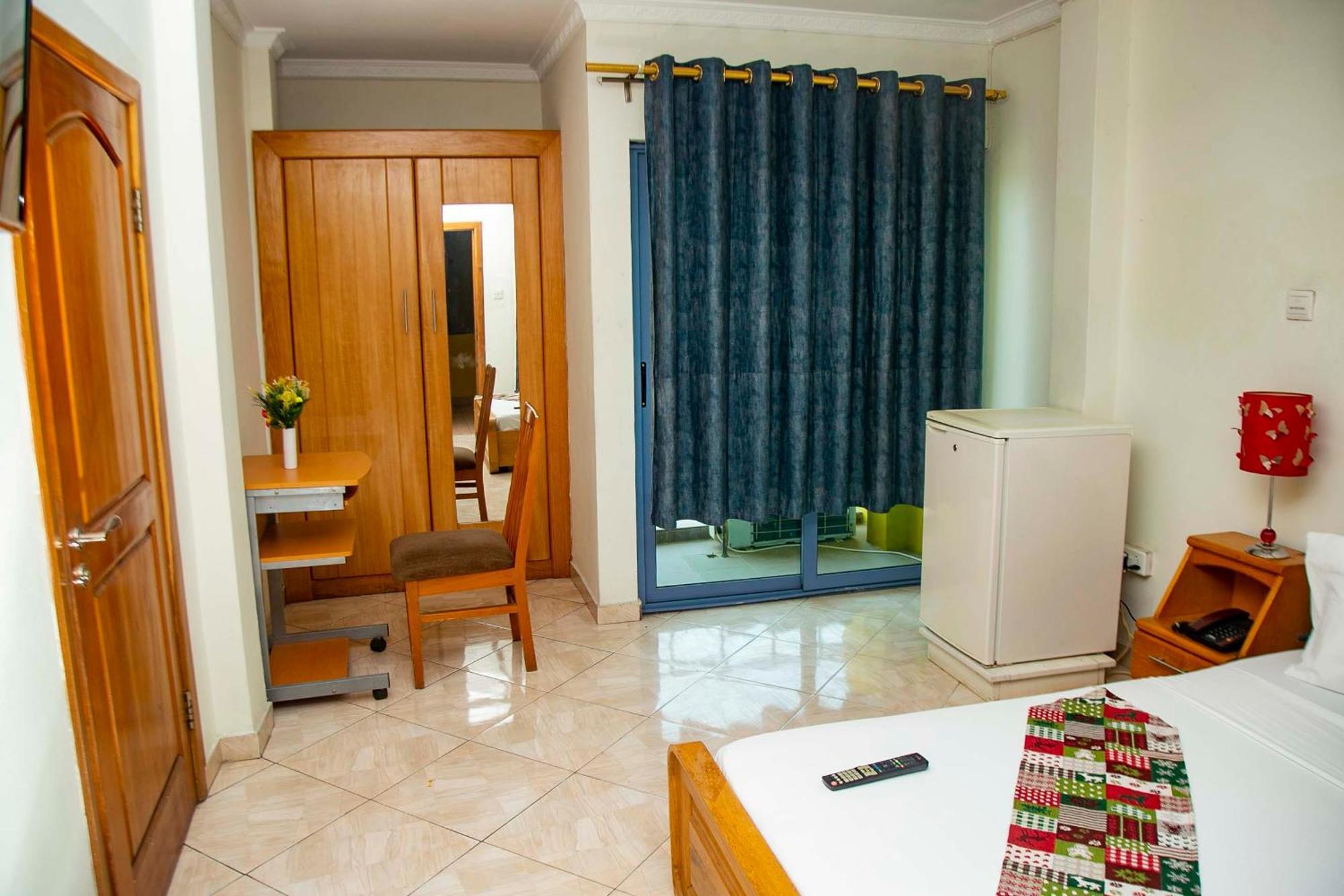 Brookvale Hotel Weija 外观 照片
