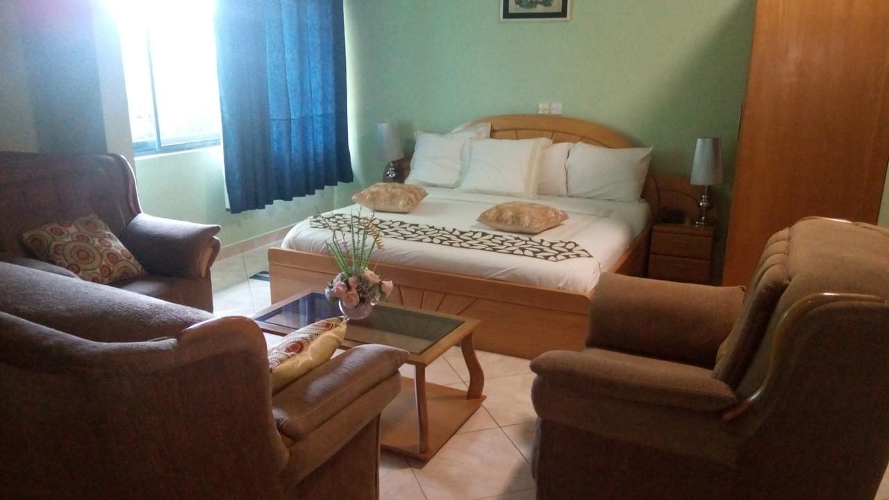 Brookvale Hotel Weija 外观 照片