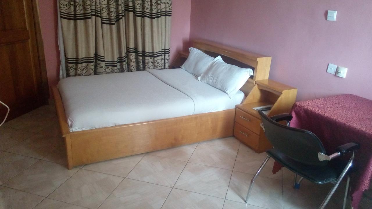 Brookvale Hotel Weija 外观 照片