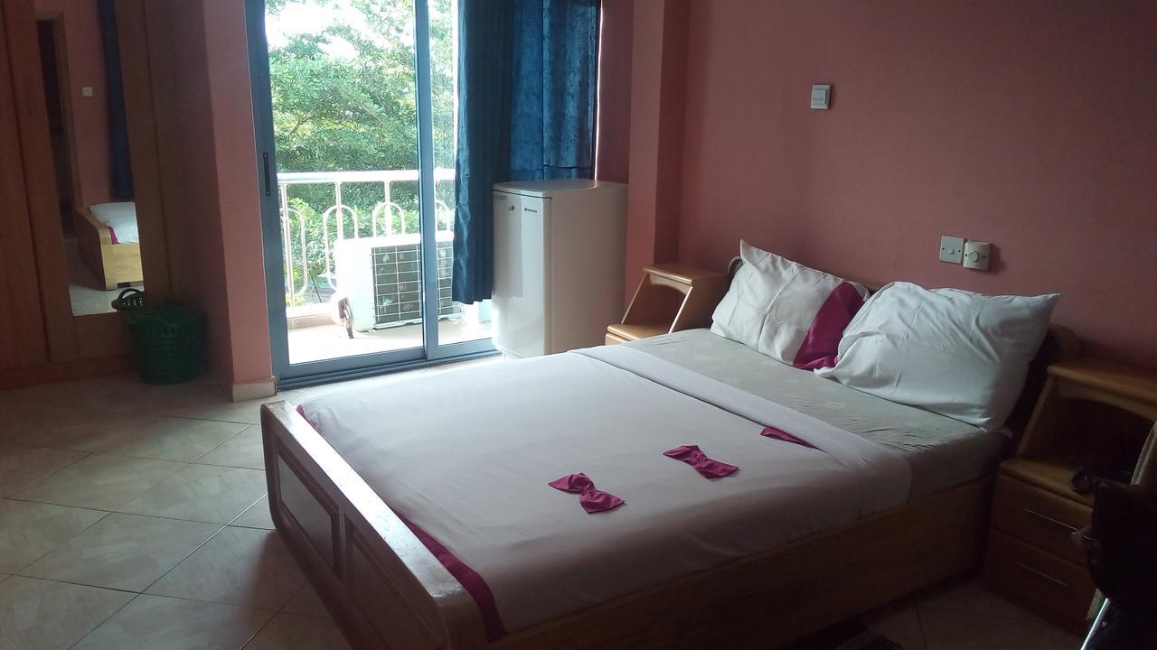 Brookvale Hotel Weija 外观 照片