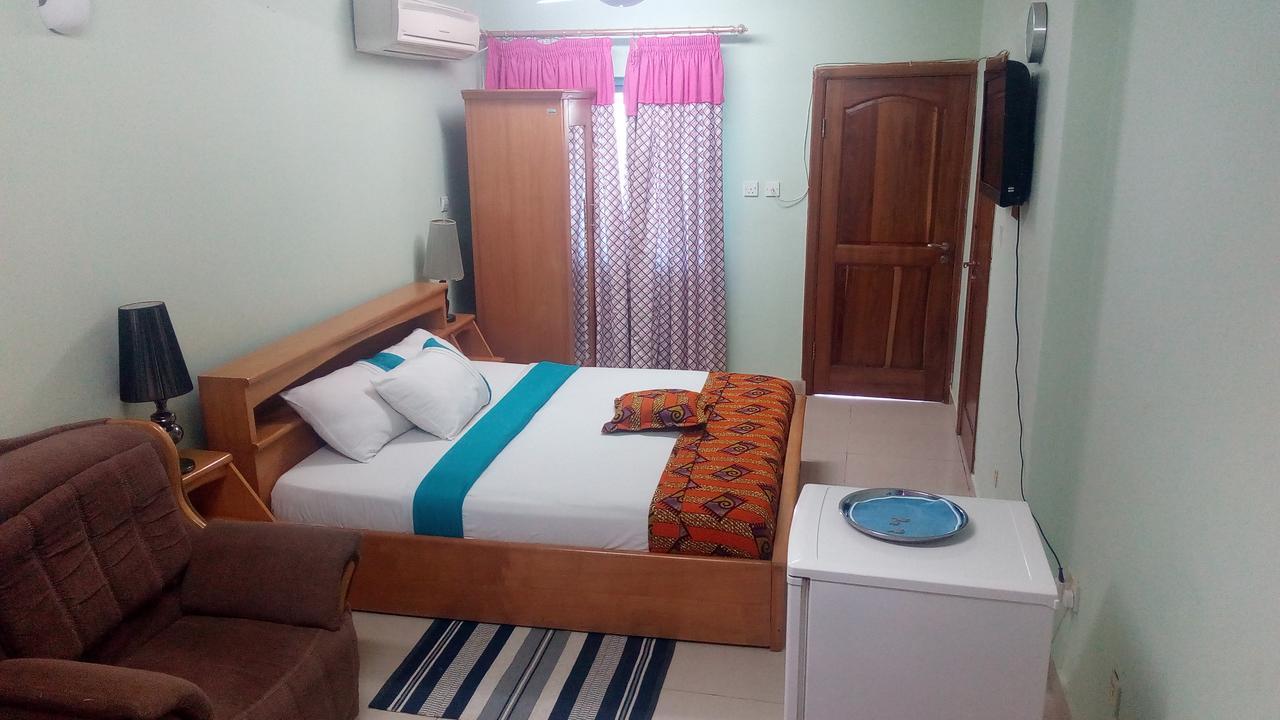 Brookvale Hotel Weija 外观 照片