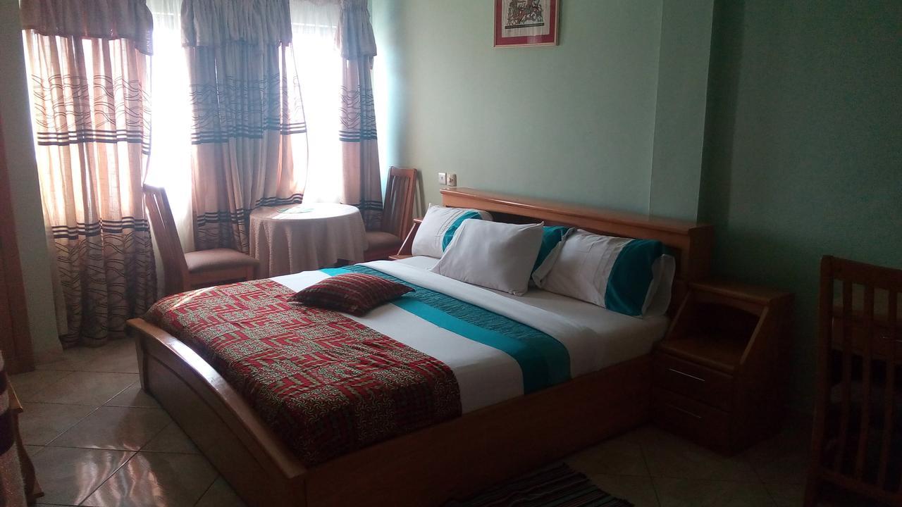 Brookvale Hotel Weija 外观 照片